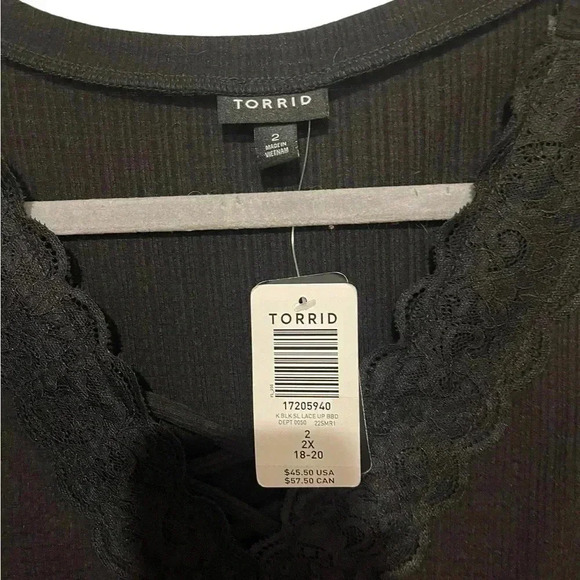 Torrid black tank size 2 lace v neck NWT - Picture 2 of 4